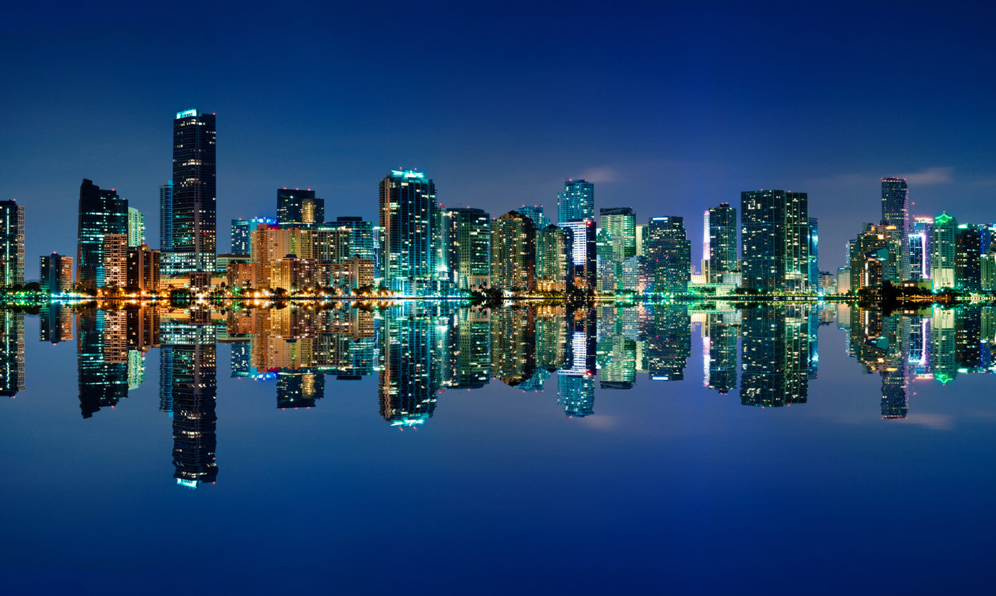 Obraz Wieloczęściowy Panorama Miami Nocą – miejski blask do wnętrz nowoczesnych, industrialnych i glamour 250x150