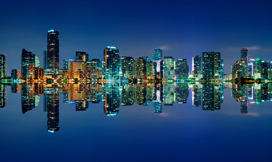 Obraz Wieloczęściowy Panorama Miami Nocą – miejski blask do wnętrz nowoczesnych, industrialnych i glamour 250x150