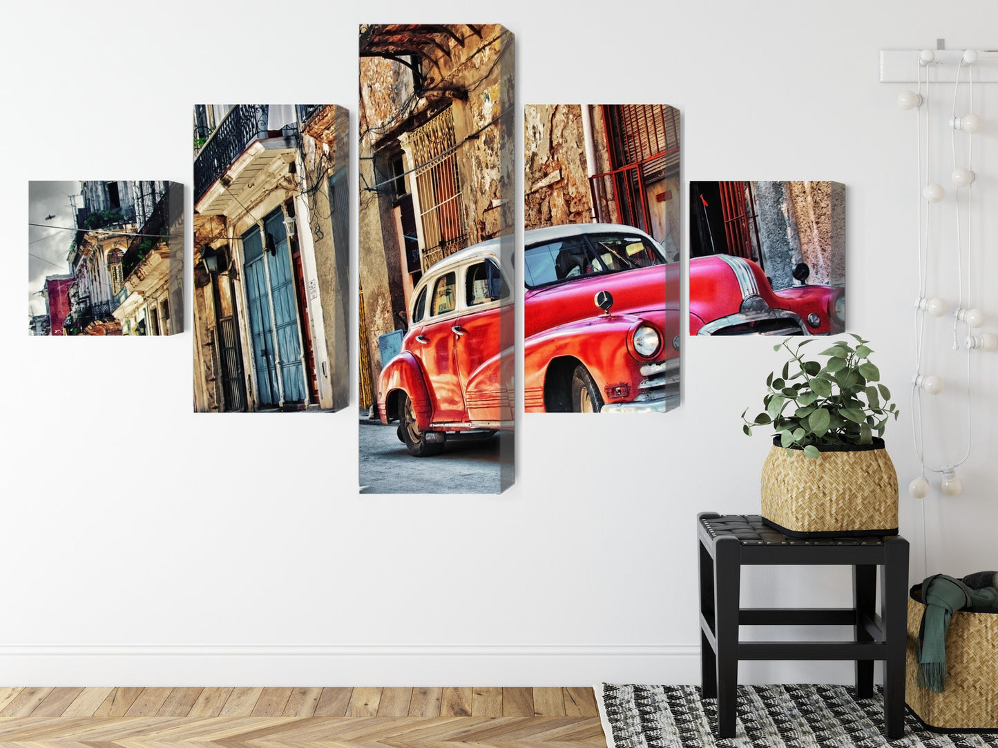 Obraz Wieloczęściowy Stary Samochód w Hawanie – retro klimat do wnętrz Vintage, Boho, Kolonialnych – widok 7
