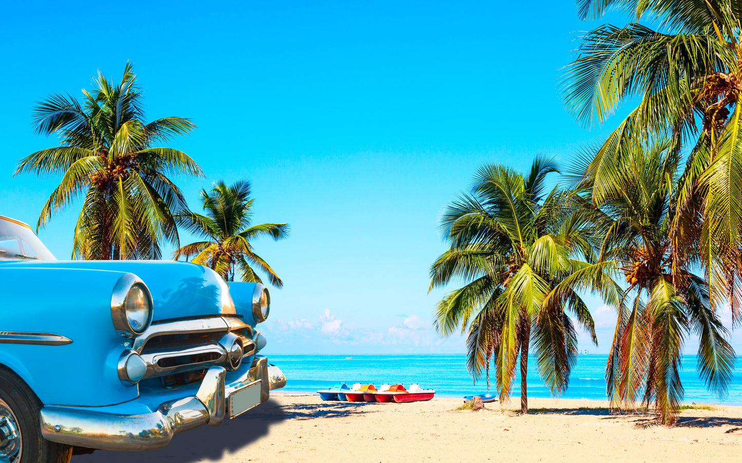 Obraz Wieloczęściowy Plaża Varadero z Autem – słoneczny nastrój retro do wnętrz boho i tropikalnych 240x150