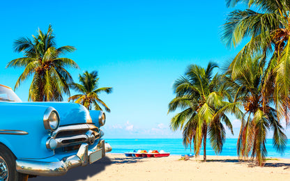 Obraz Wieloczęściowy Plaża Varadero z Autem – słoneczny nastrój retro do wnętrz boho i tropikalnych 240x150