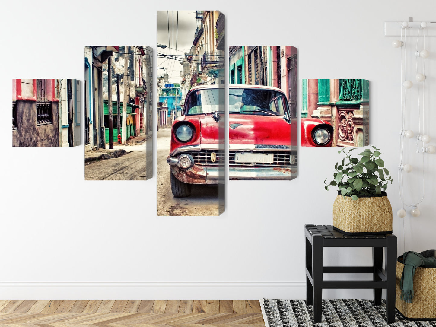 Obraz Wieloczęściowy Czerwony Chevrolet Retro – klasyczny design do wnętrz industrialnych i nowoczesnych – widok 7