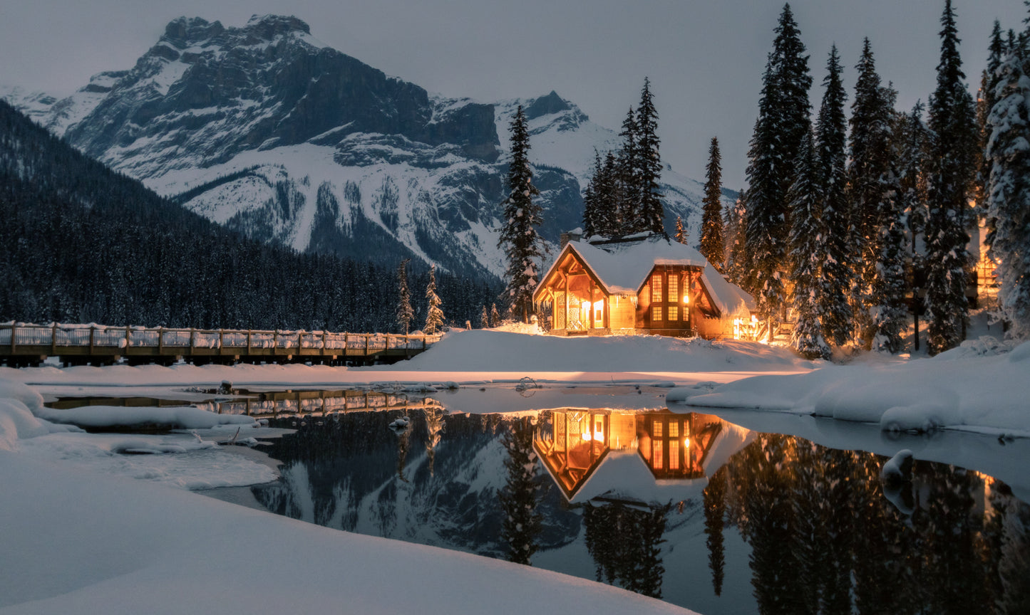 Obraz Wieloczęściowy Emerald Lake Zimą – majestatyczna panorama do wnętrz nowoczesnych, skandynawskich 250x150