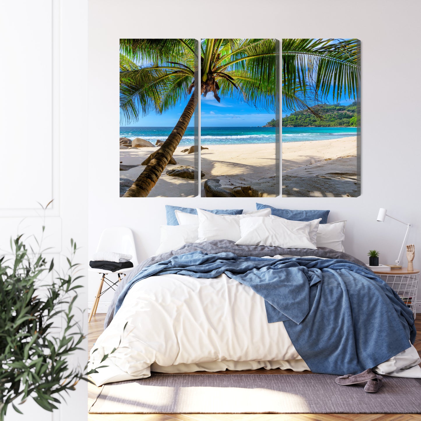 Obraz Wieloczęściowy Tropikalna Plaża z Palmą – egzotyczny spokój do wnętrz Boho, Coastal i Nowoczesnych – widok 2