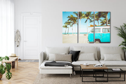 Obraz Wieloczęściowy Retro Samochód na Plaży – Wakacyjny klimat do wnętrz Coastal, Boho, Vintage i Eklektycznych – widok 5