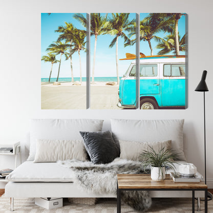 Obraz Wieloczęściowy Retro Samochód na Plaży – Wakacyjny klimat do wnętrz Coastal, Boho, Vintage i Eklektycznych – widok 3