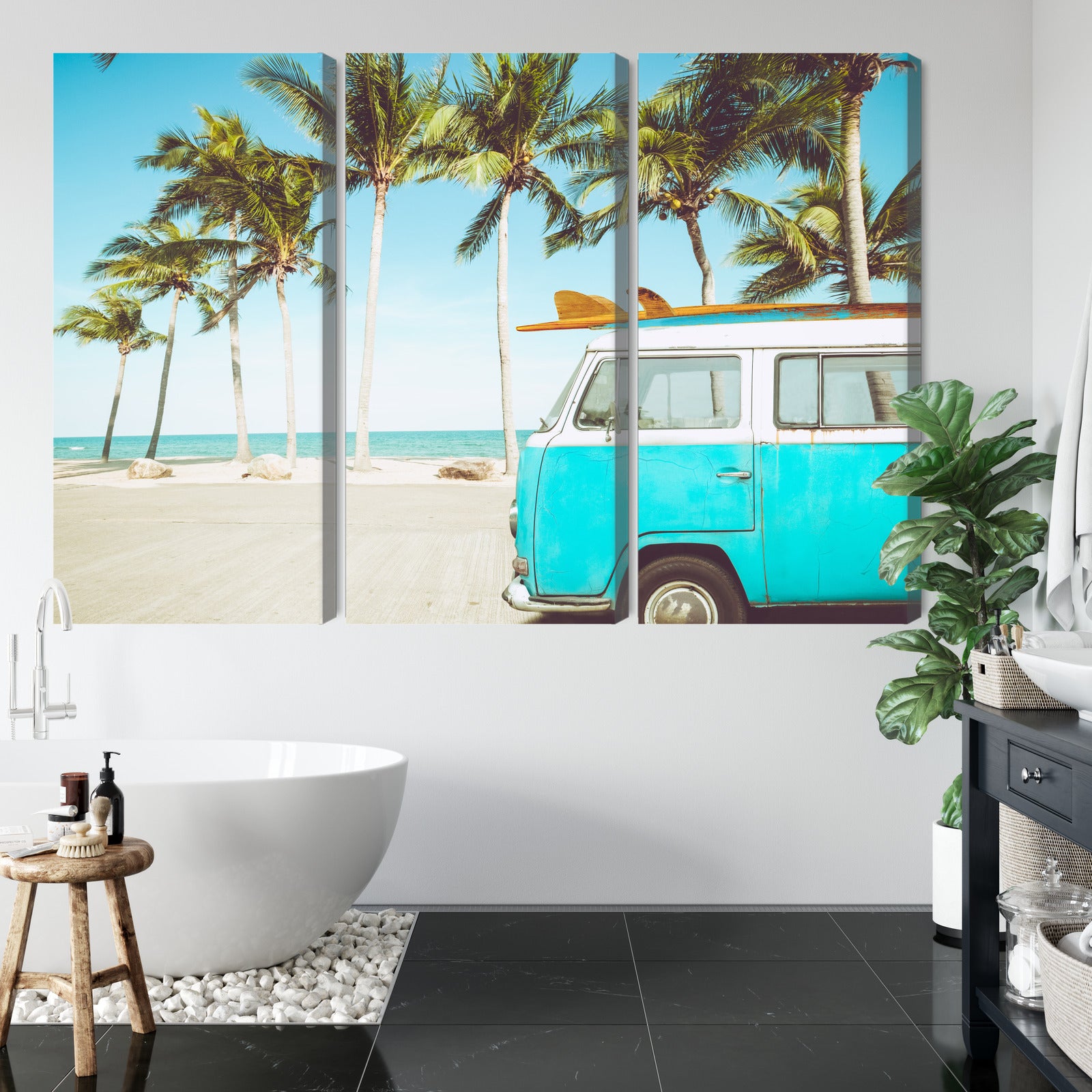 Obraz Wieloczęściowy Retro Samochód na Plaży – Wakacyjny klimat do wnętrz Coastal, Boho, Vintage i Eklektycznych – widok 4