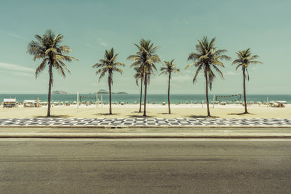 Obraz Wieloczęściowy Palmy Ipanema – egzotyczna panorama do wnętrz tropikalnych, boho i nowoczesnych 180x120
