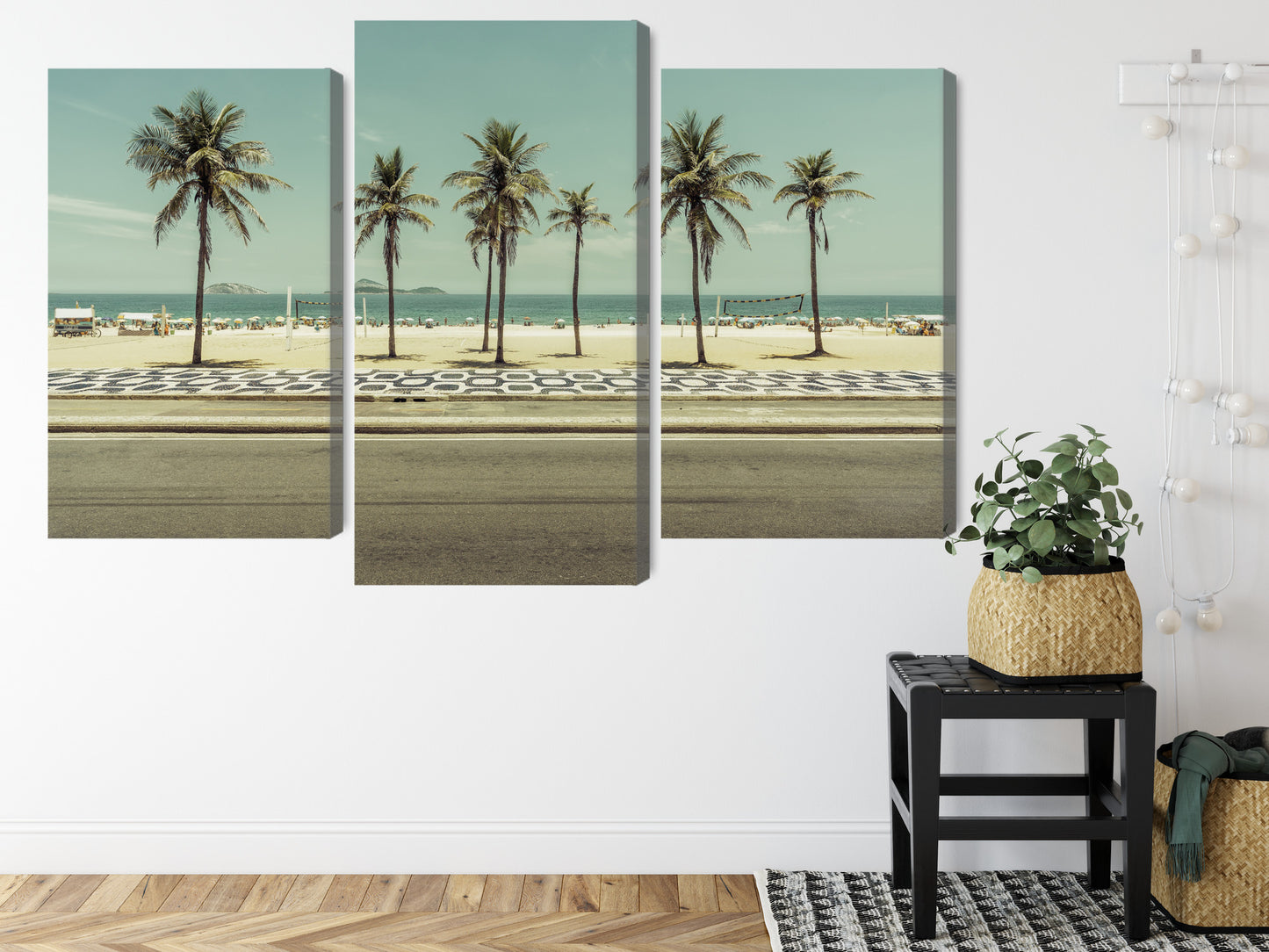 Obraz Wieloczęściowy Palmy Ipanema – egzotyczna panorama do wnętrz boho, eklektycznych, coastal – widok 7