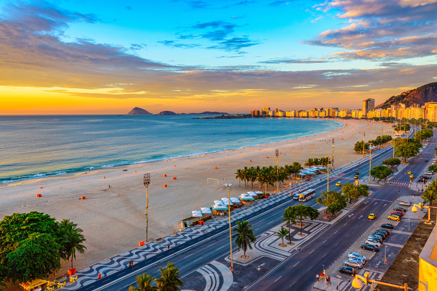 Obraz Wieloczęściowy Wschód Słońca Copacabana – słoneczna panorama do wnętrz nowoczesnych, boho i nadmorskich 180x120