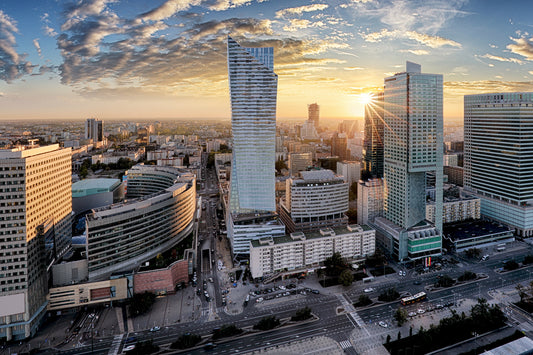 Obraz Wieloczęściowy Warszawskie Wieżowce – złocisty zachód słońca do wnętrz nowoczesnych, loftowych i industrialnych 180x120