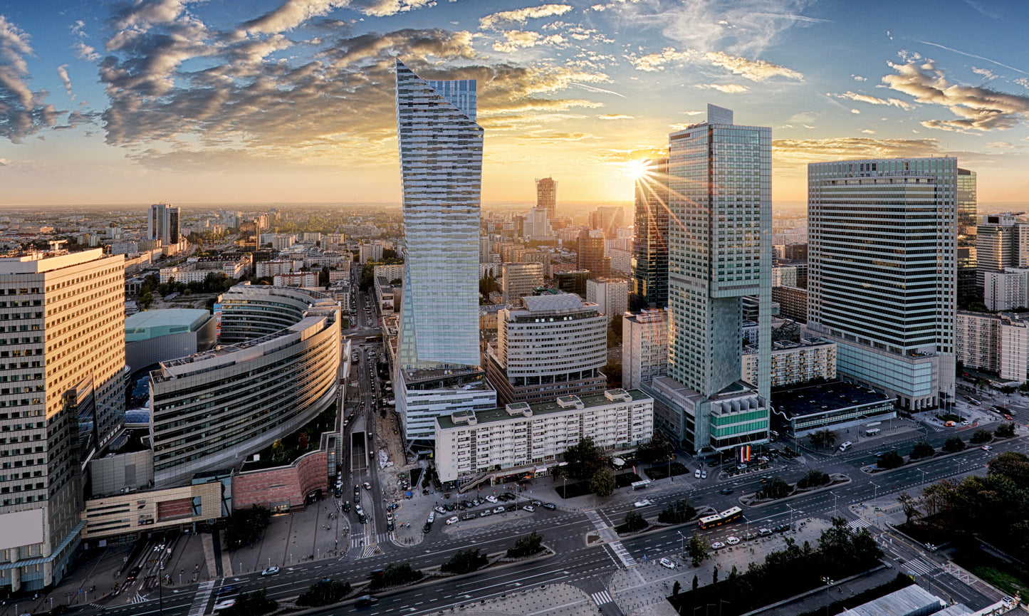 Obraz Wieloczęściowy Warszawskie Wieżowce – Dynamiczny Zachód Słońca do Nowoczesnych i Industrialnych Wnętrz 250x150