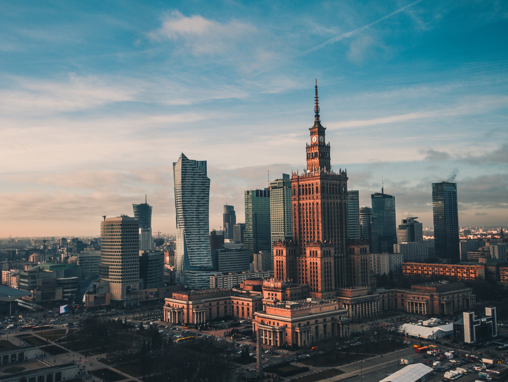 Obraz Wieloczęściowy Warszawa Pałac Kultury – miejski widok do wnętrz nowoczesnych, industrialnych i loftowych 200x150
