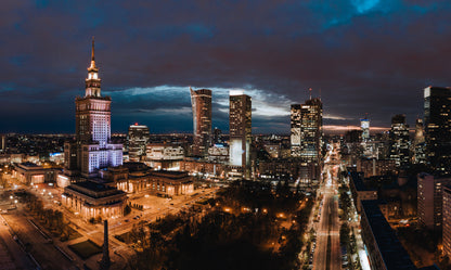 Obraz Wieloczęściowy Panorama Centrum Warszawy Nocą – miejski krajobraz do wnętrz nowoczesnych i industrialnych 250x150