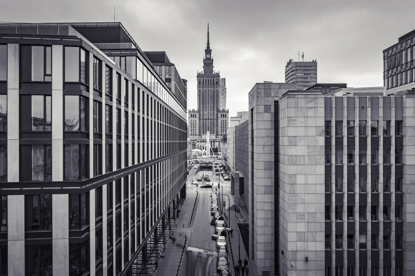 Obraz Wieloczęściowy Panorama Warszawy – czarno-biała kompozycja do wnętrz loftowych i minimalistycznych 180x120