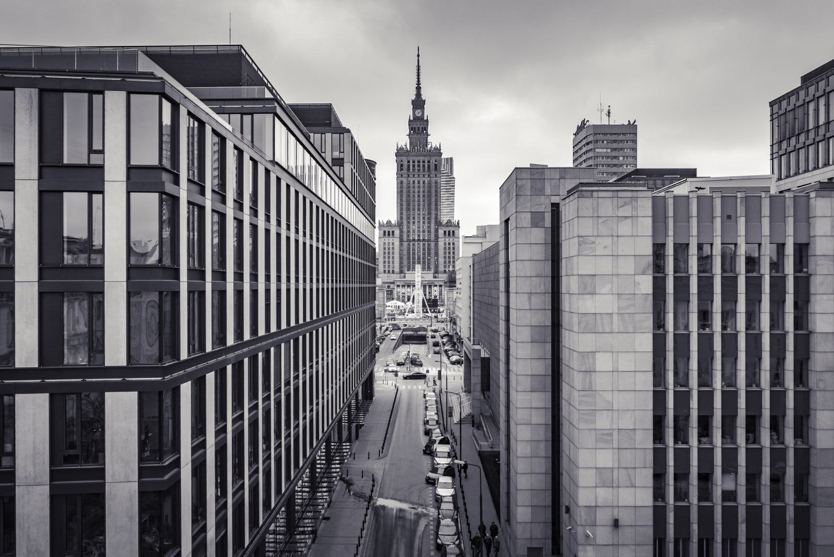 Obraz Wieloczęściowy Panorama Warszawy – czarno-biała kompozycja do wnętrz loftowych i minimalistycznych 180x120