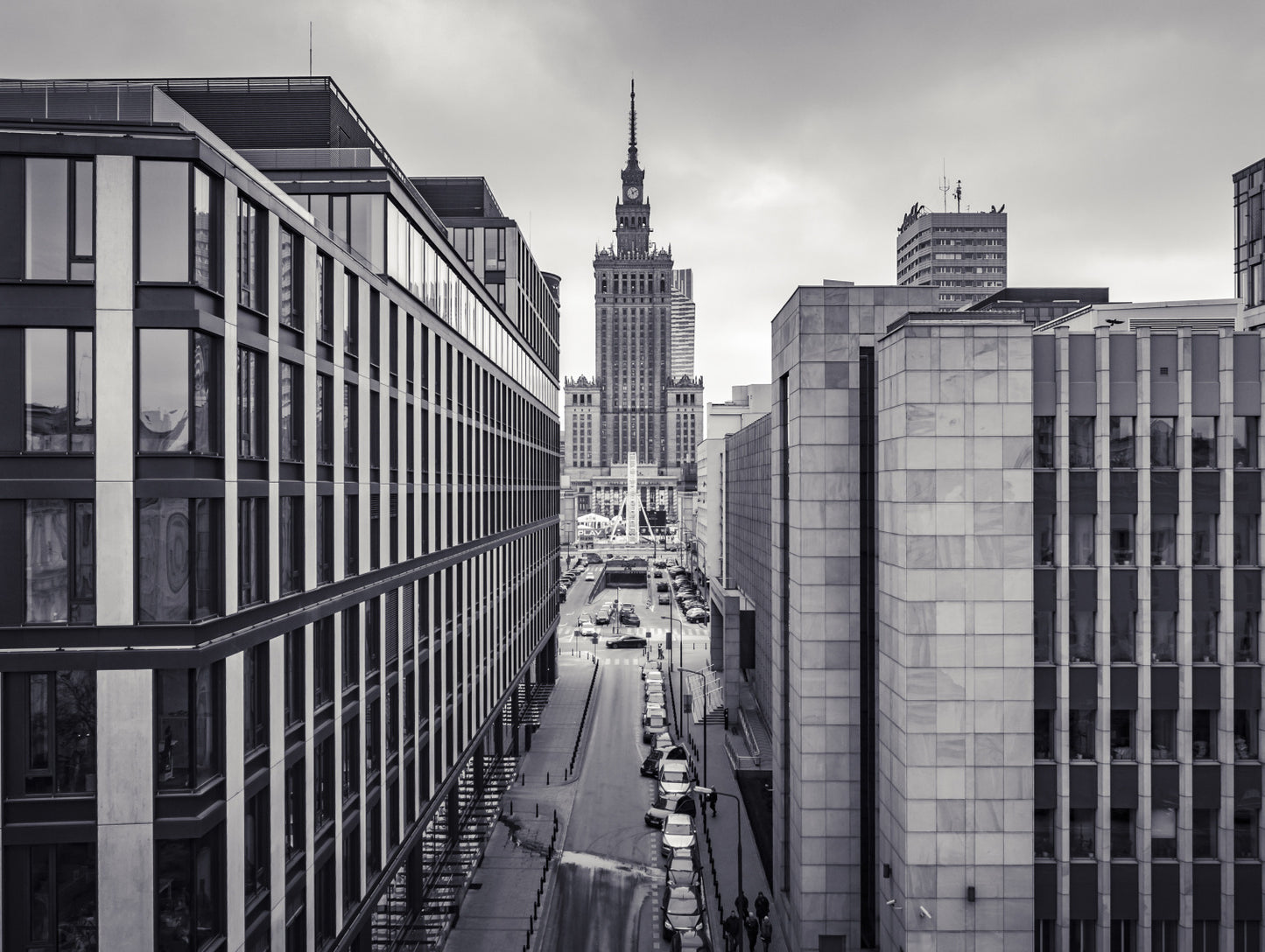Obraz Wieloczęściowy Panorama Warszawy – czarno-biała miejska do wnętrz nowoczesnych, industrialnych 200x150