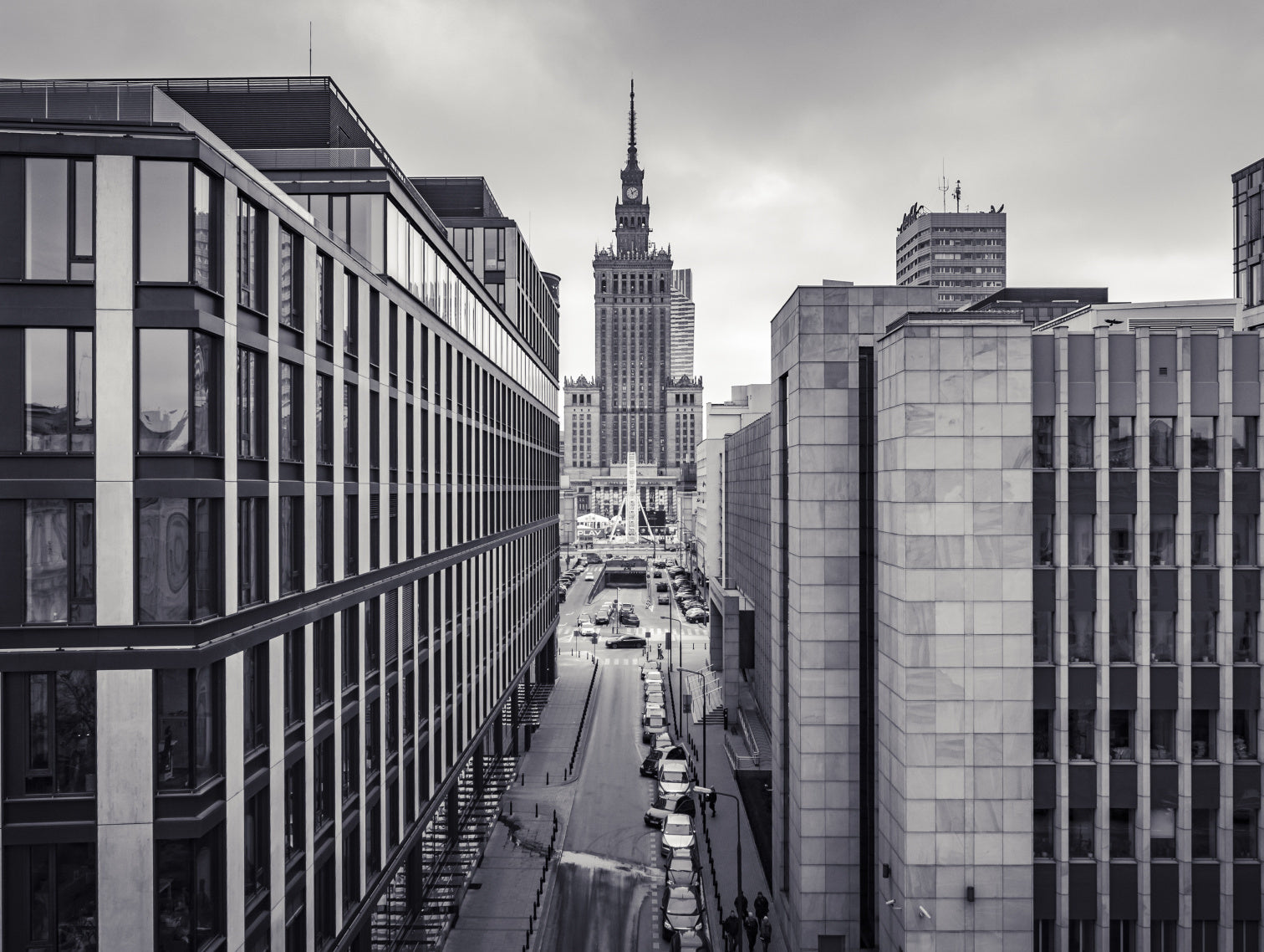 Obraz Wieloczęściowy Panorama Warszawy – czarno-biała miejska do wnętrz nowoczesnych, industrialnych 200x150
