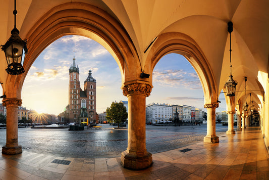 Obraz Wieloczęściowy Kraków o Zachodzie Słońca – złota godzina do wnętrz klasycznych i nowoczesnych 180x120