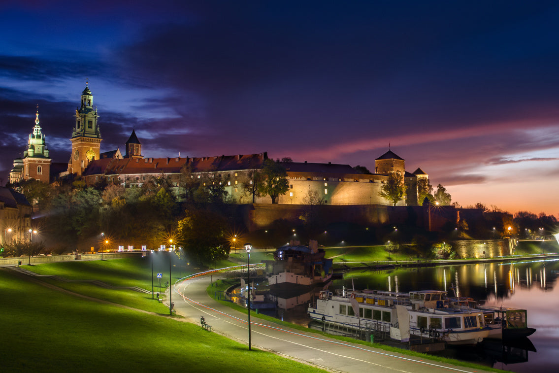 Obraz Wieloczęściowy Zamek Wawel O Wschodzie – złoty pejzaż do wnętrz klasycznych, tradycyjnych, eleganckich 180x120