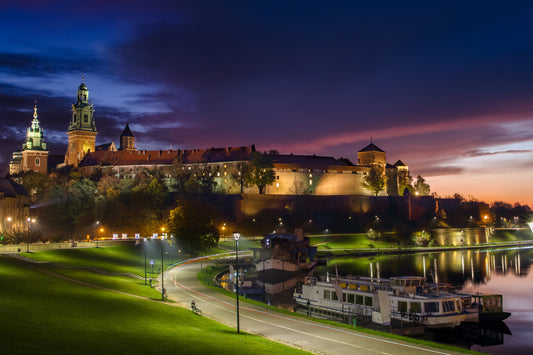 Obraz Wieloczęściowy Zamek Wawel O Wschodzie – złoty pejzaż do wnętrz klasycznych, tradycyjnych, eleganckich 180x120