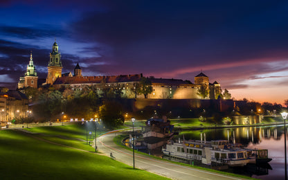Obraz Wieloczęściowy Zamek Wawel – Majestatyczny Wschód Słońca do wnętrz klasycznych i modern classic 240x150