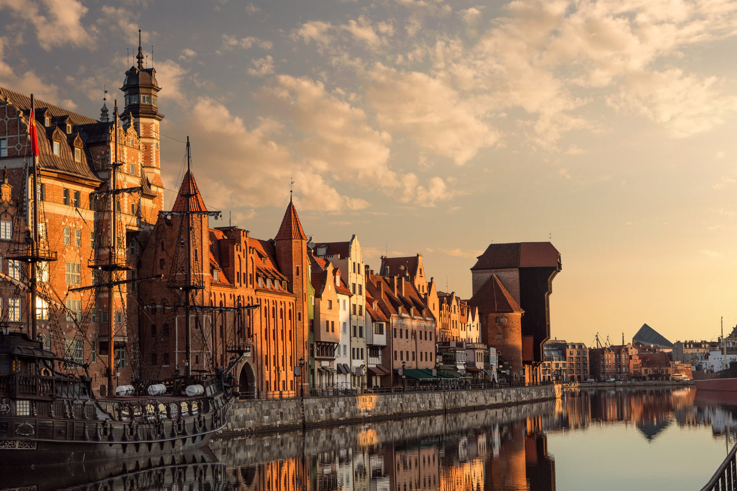 Obraz Wieloczęściowy Port Gdańsk – zachód słońca do wnętrz nowoczesnych, industrialnych, loftowych 180x120