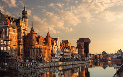 Obraz Wieloczęściowy Port Gdańsk – Malowniczy Zachód Słońca do wnętrz nowoczesnych, klasycznych i industrialnych 240x150