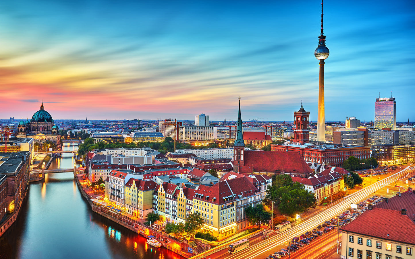 Obraz Wieloczęściowy Panorama Berlina – barwne niebo do wnętrz nowoczesnych, loftowych i minimalistycznych 240x150