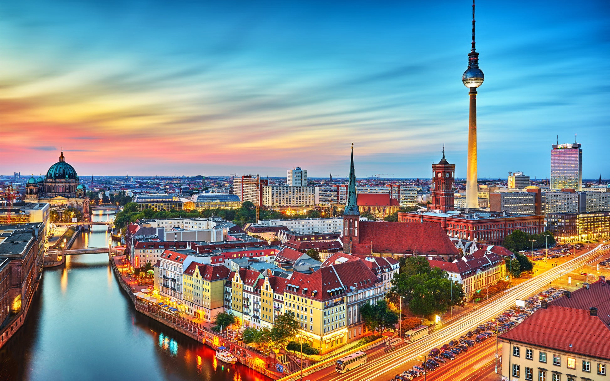 Obraz Wieloczęściowy Panorama Berlina – barwne niebo do wnętrz nowoczesnych, loftowych i minimalistycznych 240x150