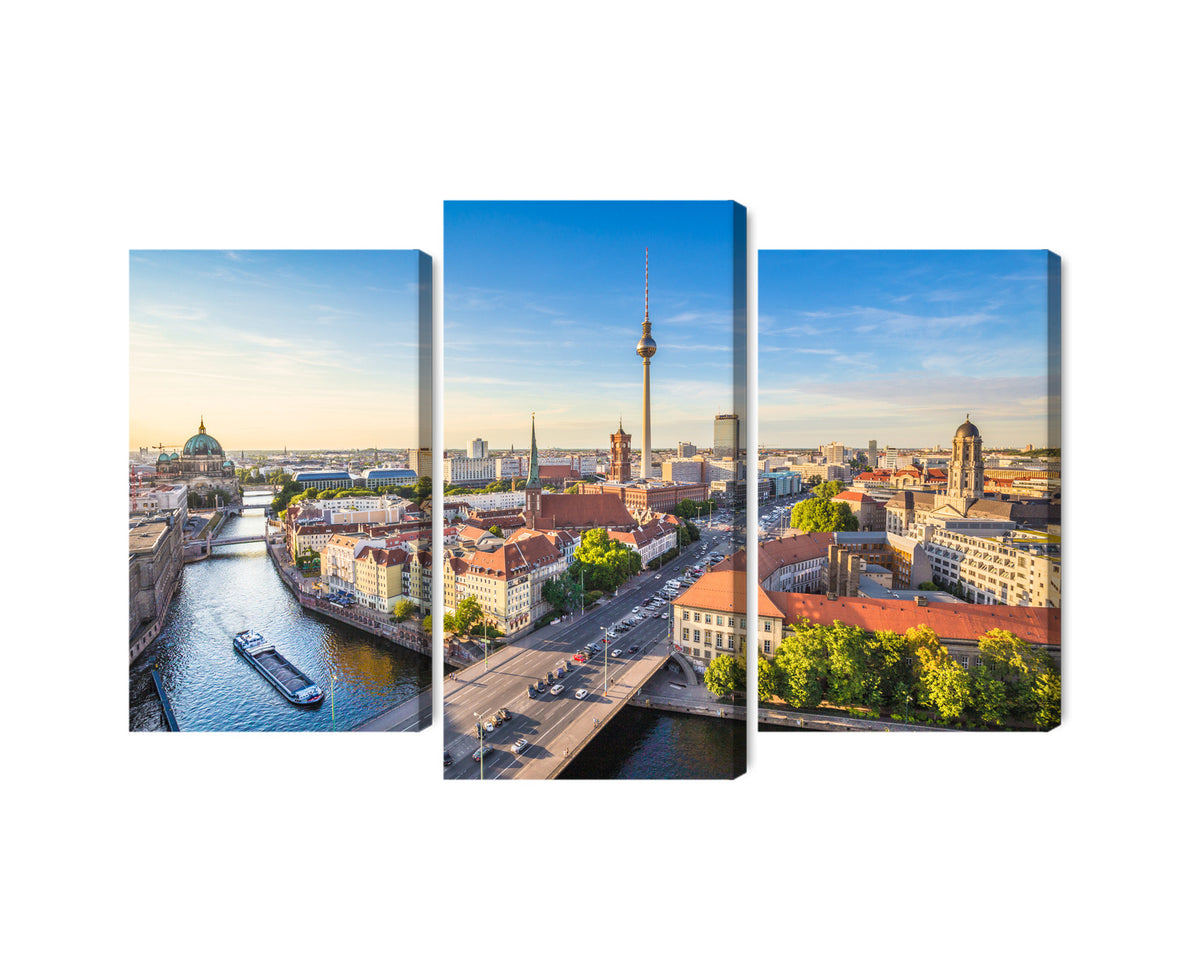 Obraz Wieloczęściowy Rzeka Sprewa i Panorama Berlina – miejska pejzażowa harmonia do wnętrz nowoczesnych i urbanistycznych – 3 części (środkowa wyższa) (60x40–180x120 cm) – układ paneli