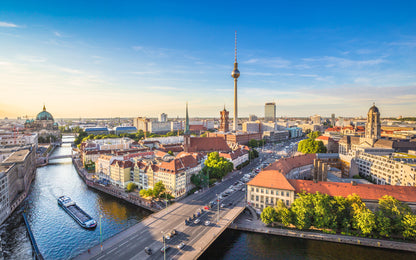 Obraz Wieloczęściowy Panorama Berlina Szprewa – miejska elegancja do wnętrz nowoczesnych i industrialnych 240x150