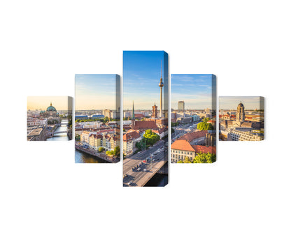 Obraz Wieloczęściowy Rzeka Sprewa i Panorama Berlina – miejska pejzażowa harmonia do wnętrz nowoczesnych i urbanistycznych – 5 części (150x90–250x150 cm) – układ paneli