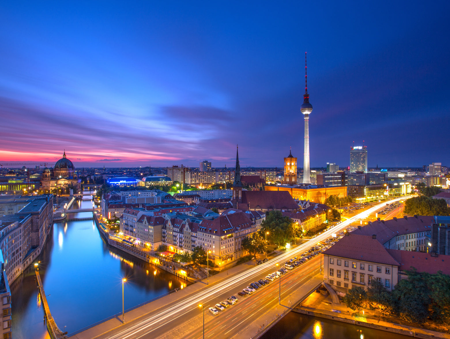 Obraz Wieloczęściowy Berlin – Złota panorama miejska do wnętrz nowoczesnych i industrialnych 200x150