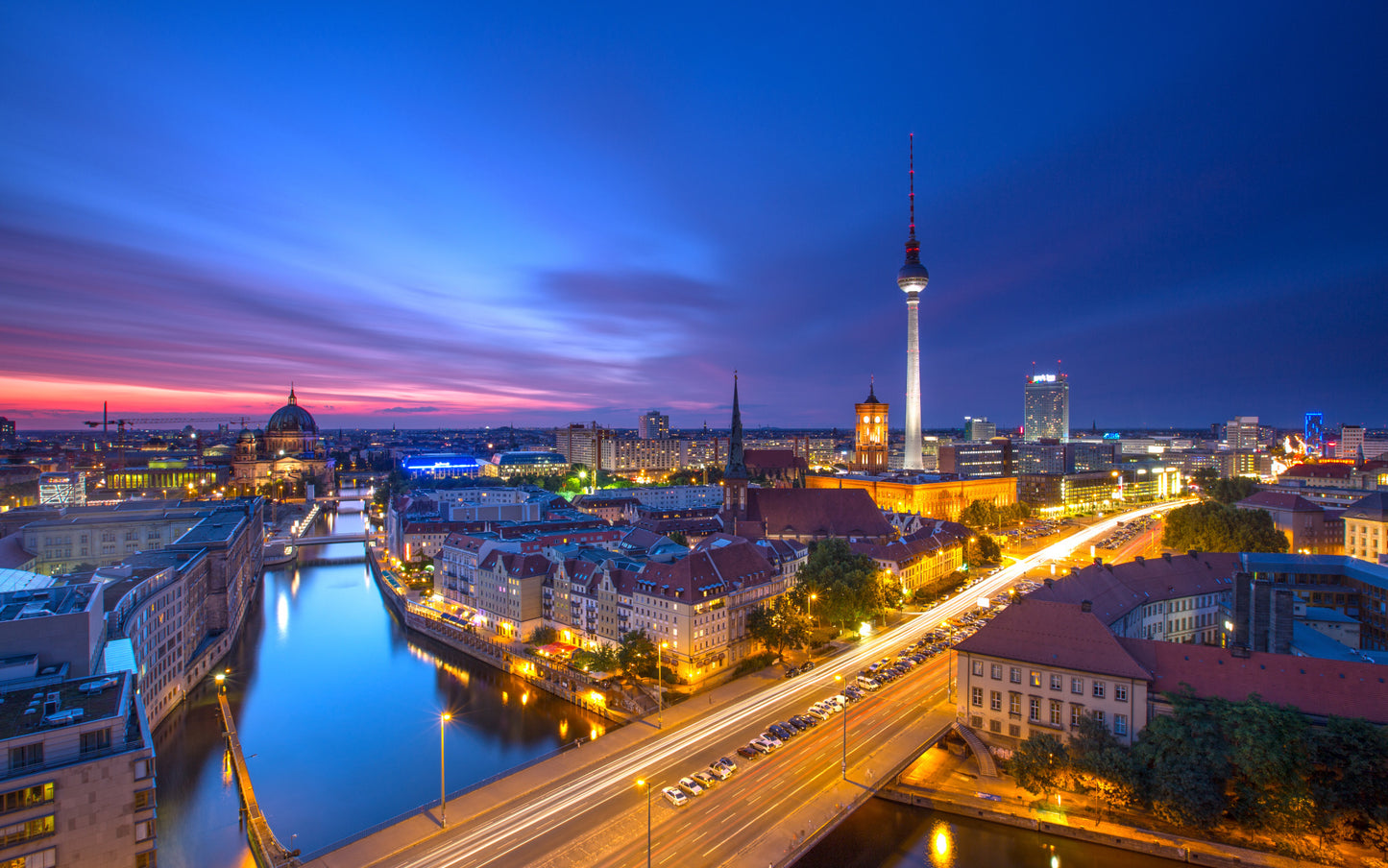 Obraz Wieloczęściowy Panorama Berlina – Miejski zachód słońca do wnętrz nowoczesnych, industrialnych i loftowych 240x150