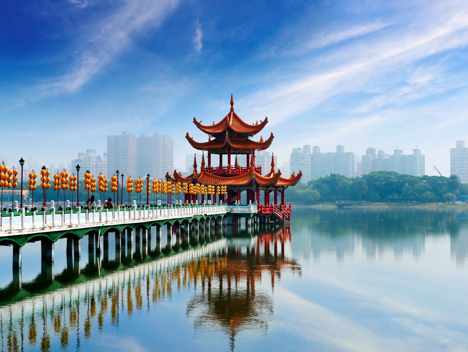 Obraz Wieloczęściowy Panorama Kaohsiung – miejski pejzaż do wnętrz nowoczesnych, minimalistycznych i eklektycznych 200x150