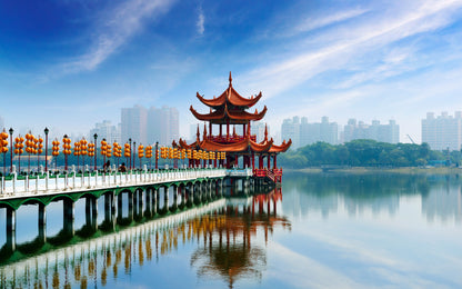 Obraz Wieloczęściowy Panorama Kaohsiung – dynamiczny widok miejski do wnętrz nowoczesnych i eklektycznych 240x150