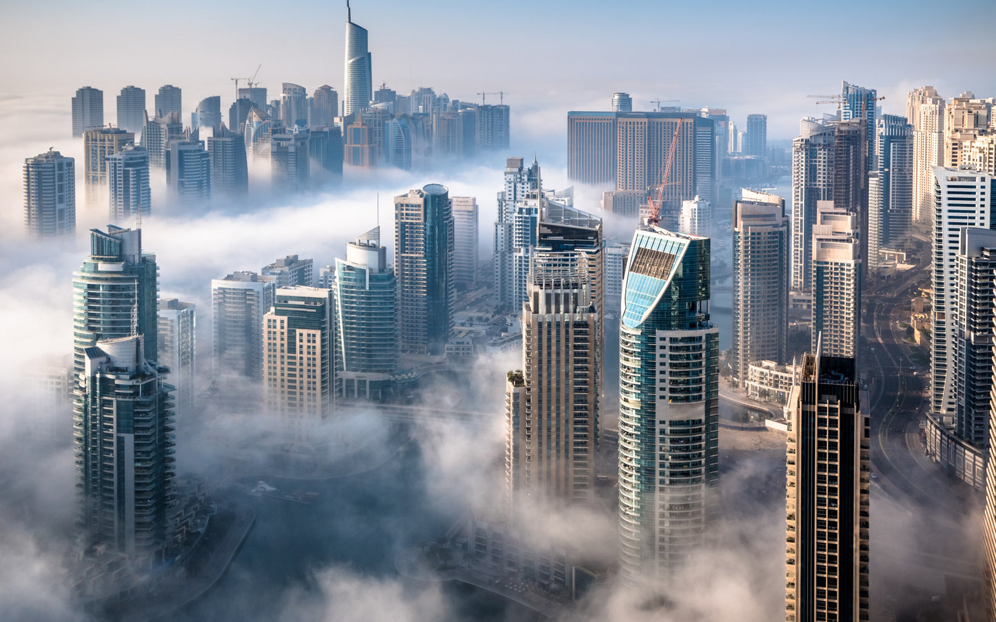 Obraz Wieloczęściowy Dubaj We Mgle – nowoczesna panorama metropolii do wnętrz loftowych, glamour i minimalistycznych 240x150