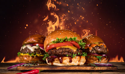 Obraz Wieloczęściowy Smaczne Hamburgery – dynamiczna dekoracja do wnętrz nowoczesnych i loftowych 250x150