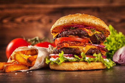 Obraz Wieloczęściowy Apetyczny Hamburger – nowoczesny pop-art do wnętrz loftowych, młodzieżowych i kuchni 180x120
