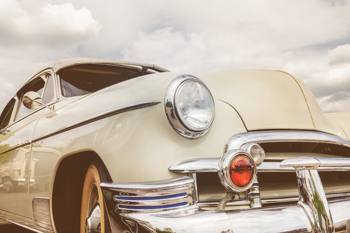 Obraz Wieloczęściowy Amerykański Samochód Z Lat 50. – ikona motoryzacji retro do wnętrz loftowych i vintage 180x120