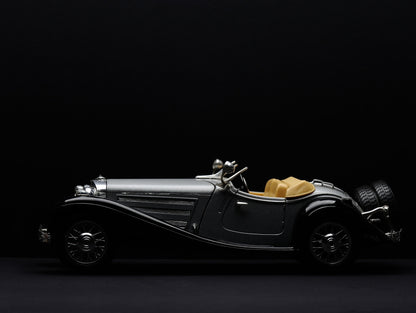 Obraz Wieloczęściowy Klasyczny Samochód – industrialna elegancja do wnętrz loftowych, vintage i nowoczesnych 200x150