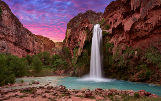 Obraz Wieloczęściowy Wodospady Havasupai – egzotyczna natura do wnętrz boho, naturalnych i nowoczesnych 240x150