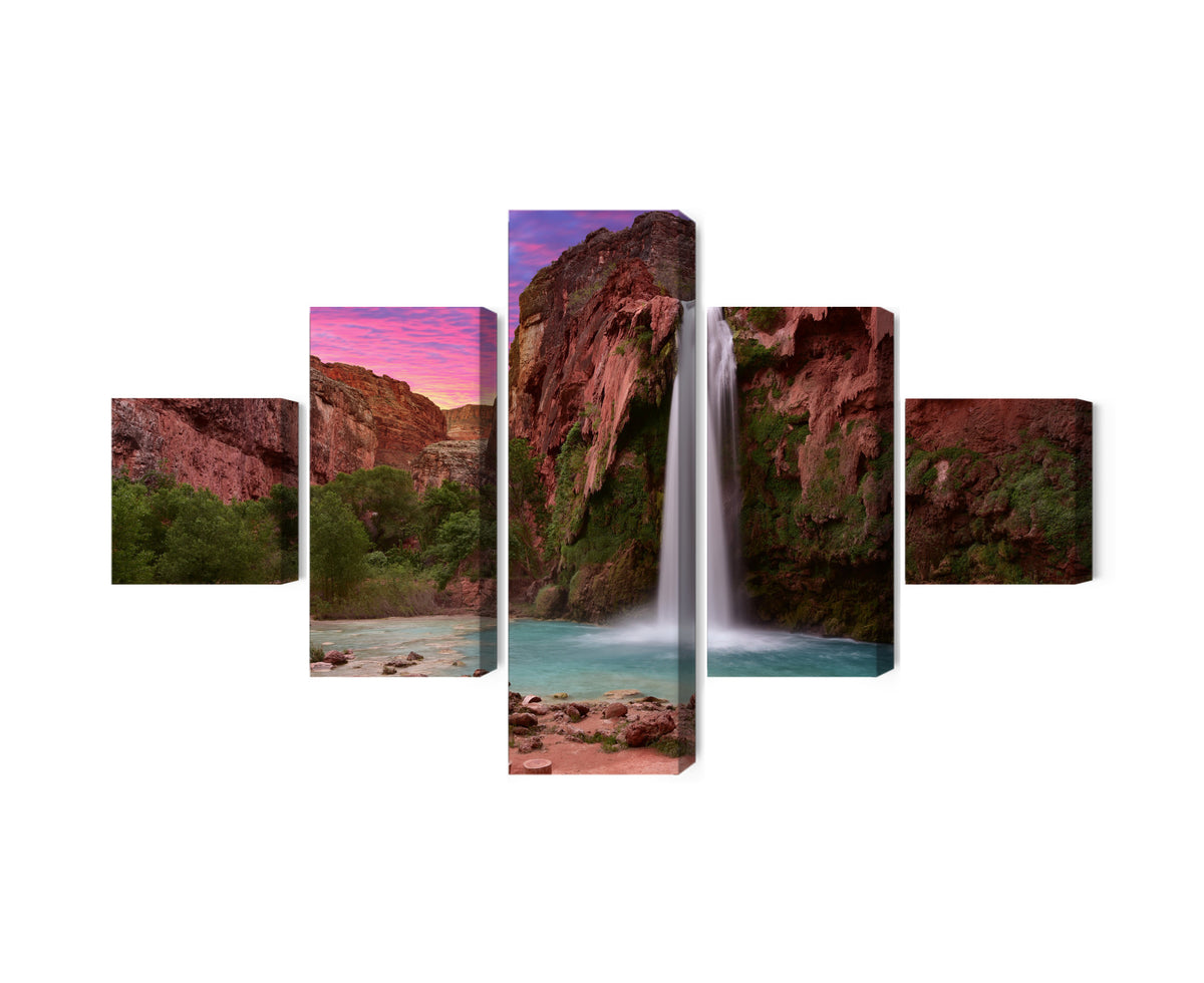 Obraz Wieloczęściowy Wodospady Havasupai – natura i ruch do wnętrz boho i eko – 5 części (150x90–250x150 cm) – układ paneli