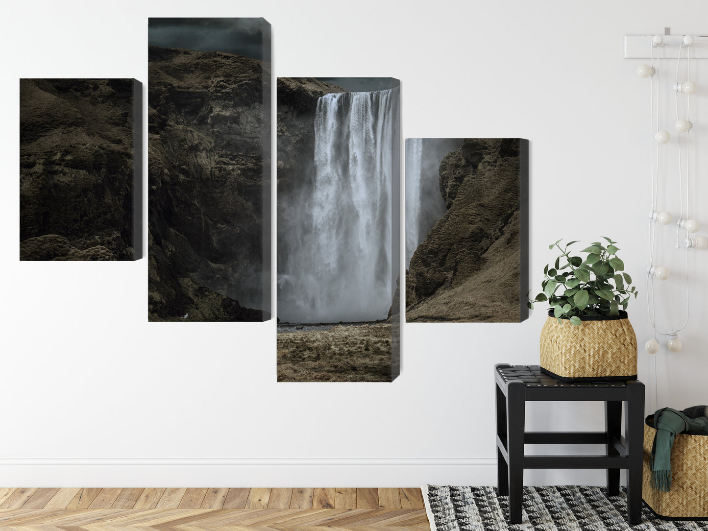 Obraz Wieloczęściowy Wodospad Skógafoss – majestatyczny krajobraz do wnętrz nowoczesnych, skandynawskich i naturalnych – widok 7