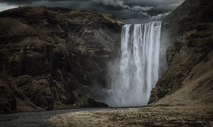 Obraz Wieloczęściowy Wodospad Skógafoss – majestatyczna natura do wnętrz nowoczesnych i naturalnych 250x150