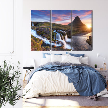 Obraz Wieloczęściowy Góra Kirkjufell z wodospadami – krajobraz islandzki do wnętrz skandynawskich i minimalistycznych – widok 2