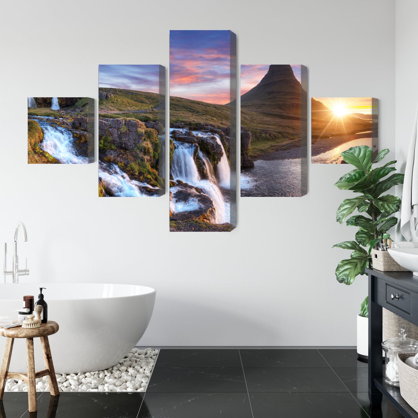 Obraz Wieloczęściowy Góra Kirkjufell z Wodospadami – Islandzki Krajobraz do wnętrz Skandynawskich – widok 4