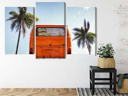 Obraz Wieloczęściowy Retro Samochód z Palmami – Słoneczna Podróż do wnętrz Boho, Vintage, Eklektycznych – widok 7