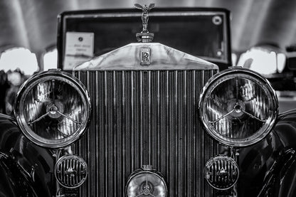 Obraz Wieloczęściowy Rolls Royce Z Bliska – Luksusowa Elegancja do wnętrz Nowoczesnych, Glamour i Męskich 180x120